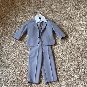 Bundle deal 5 piece suit all 2t